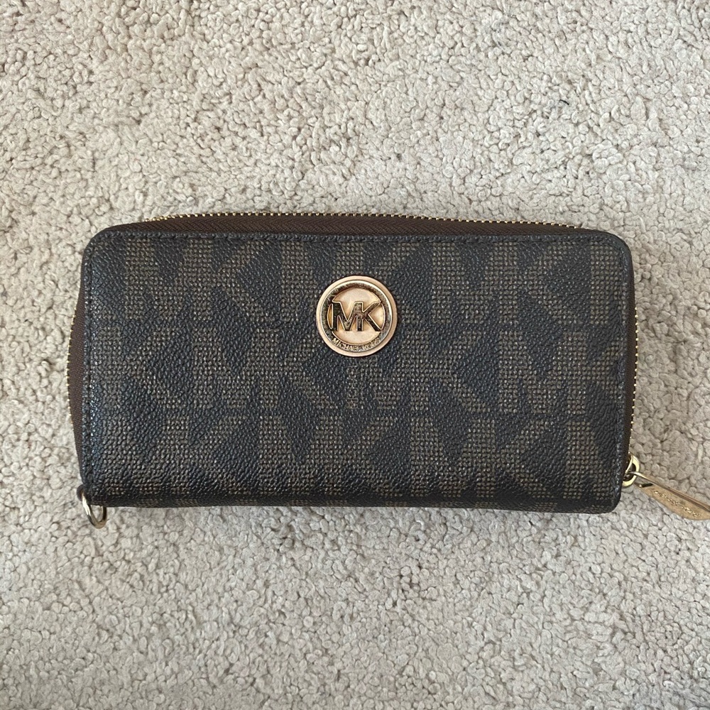 Michael Kors wallet brown logo jet
